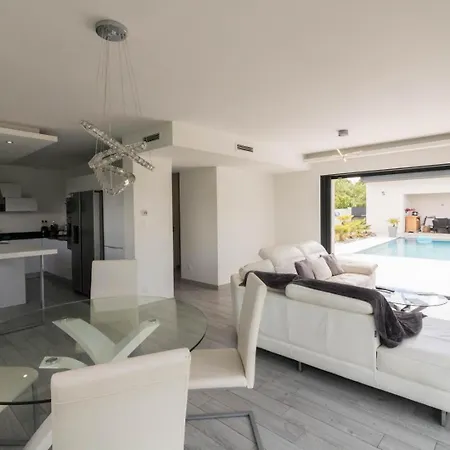 La Villa - Piscine Et Jacuzzi بيت للعطل *