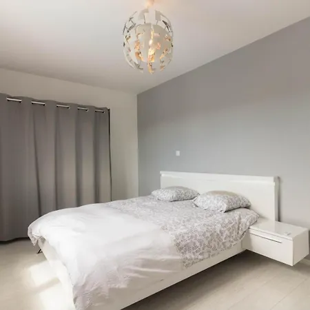 La Villa - Piscine Et Jacuzzi بيت للعطل